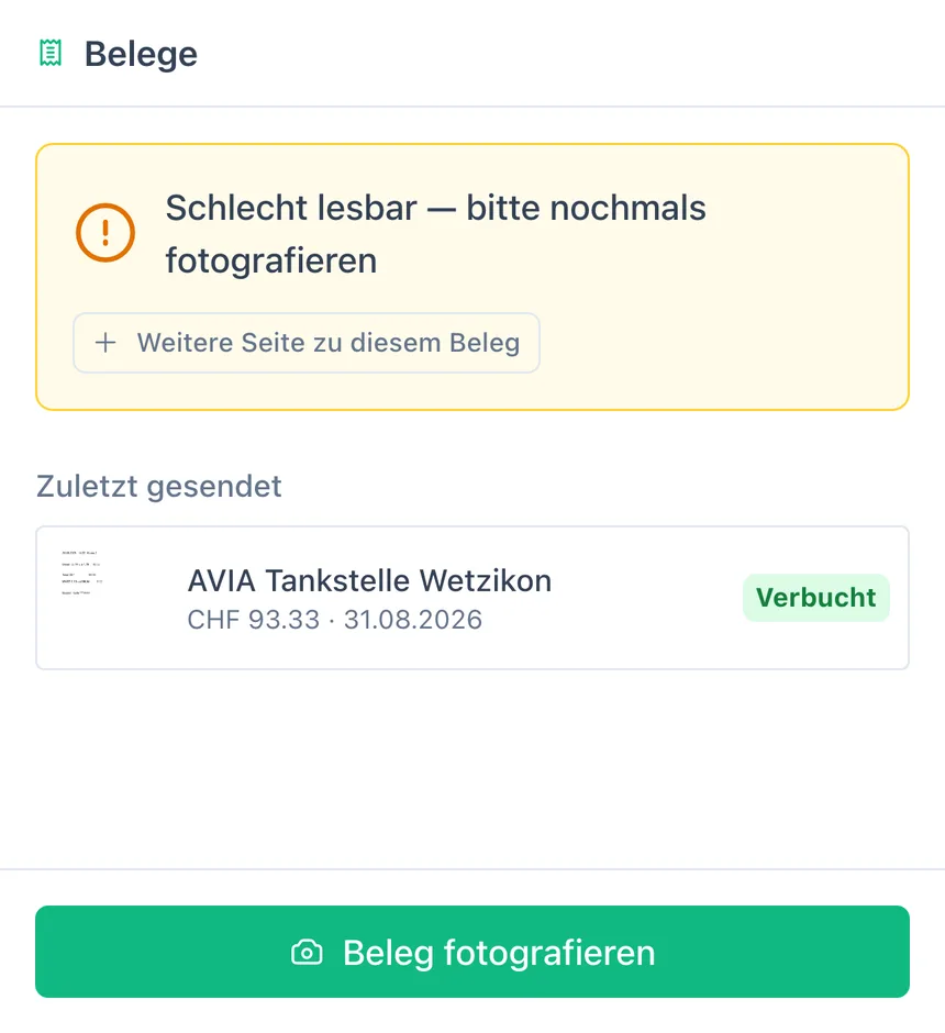 Erfassungsbildschirm auf dem Handy: Hinweis, dass ein Foto schlecht lesbar ist und nochmals aufgenommen werden soll, darunter der zuletzt gesendete und bereits verbuchte Beleg.